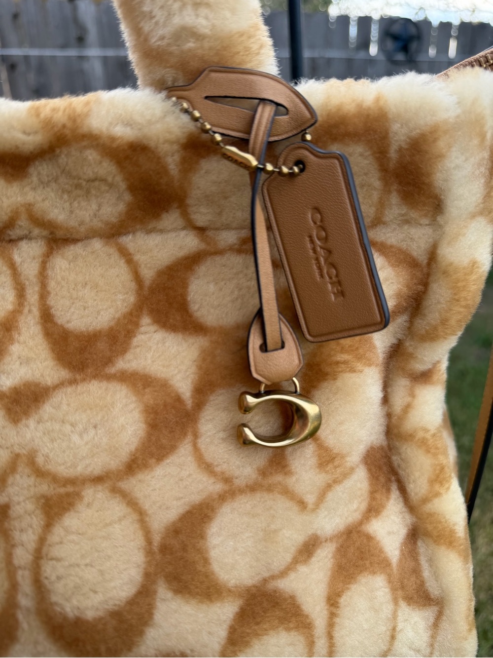Coach Tote 28 Signature Shearling CC442 Tan Cream Faux Fur Bag Pristine Unused - Picture 3 of 16